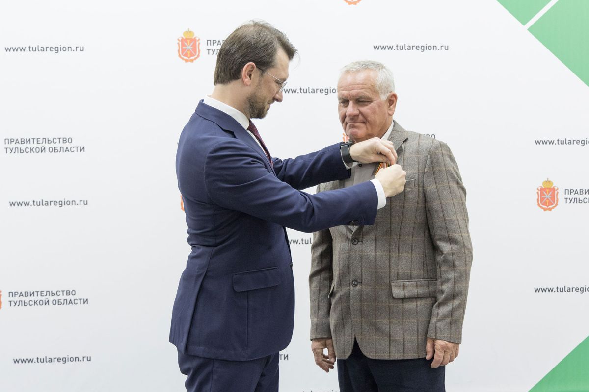 Работники различных предприятий и организаций области получили региональные награды Работники различных предприятий и организаций области получили региональные награды