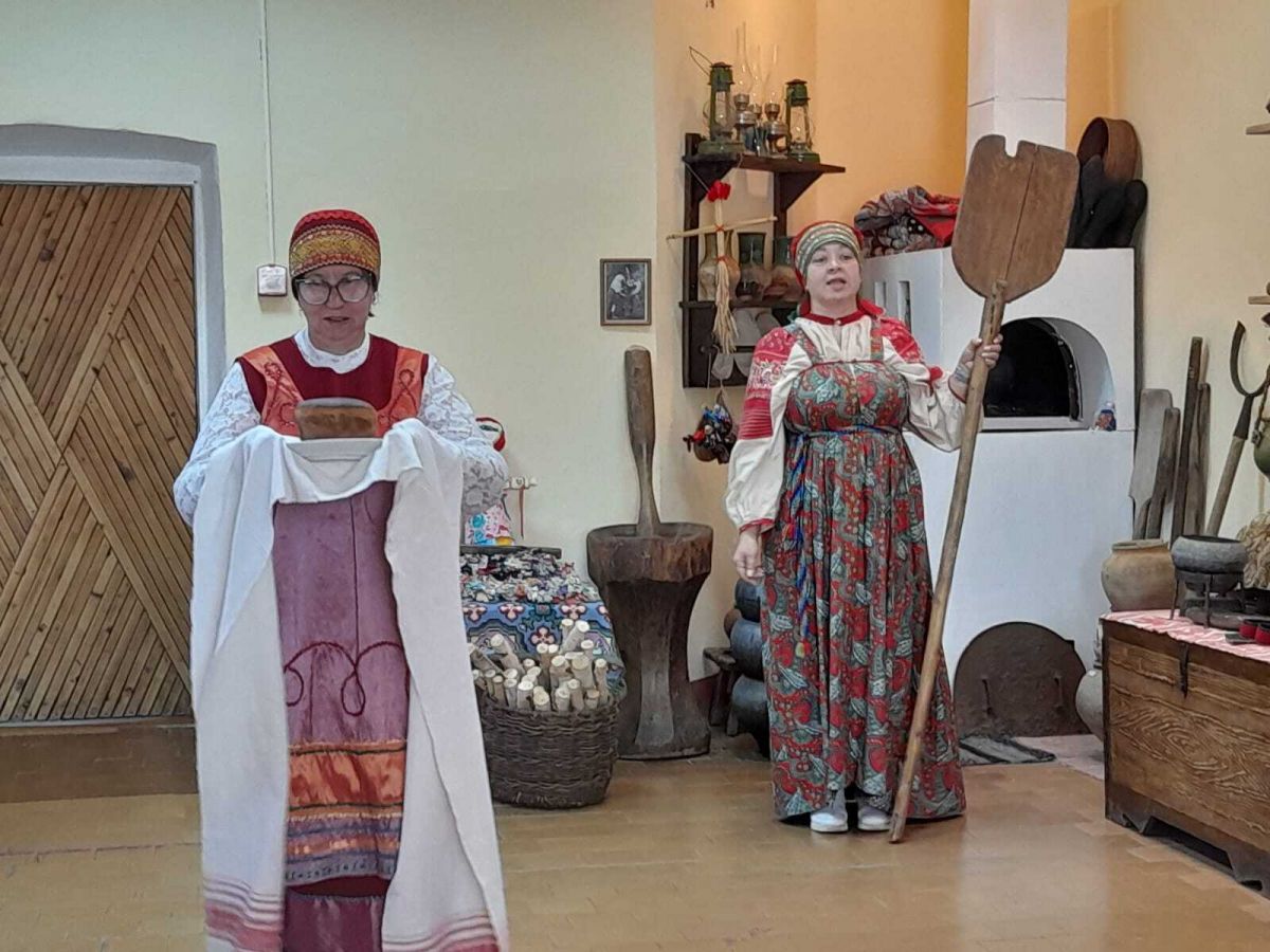 В Центре народной культуры богородицкие малыши свели знакомство с русской печкой