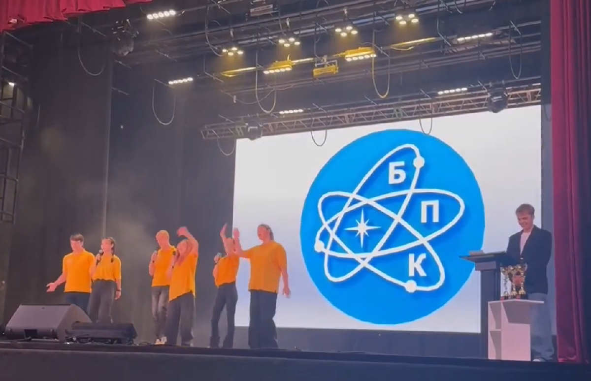 Наши студенты играют в КВН «Не по шаблону» Наши студенты играют в КВН «Не по шаблону»