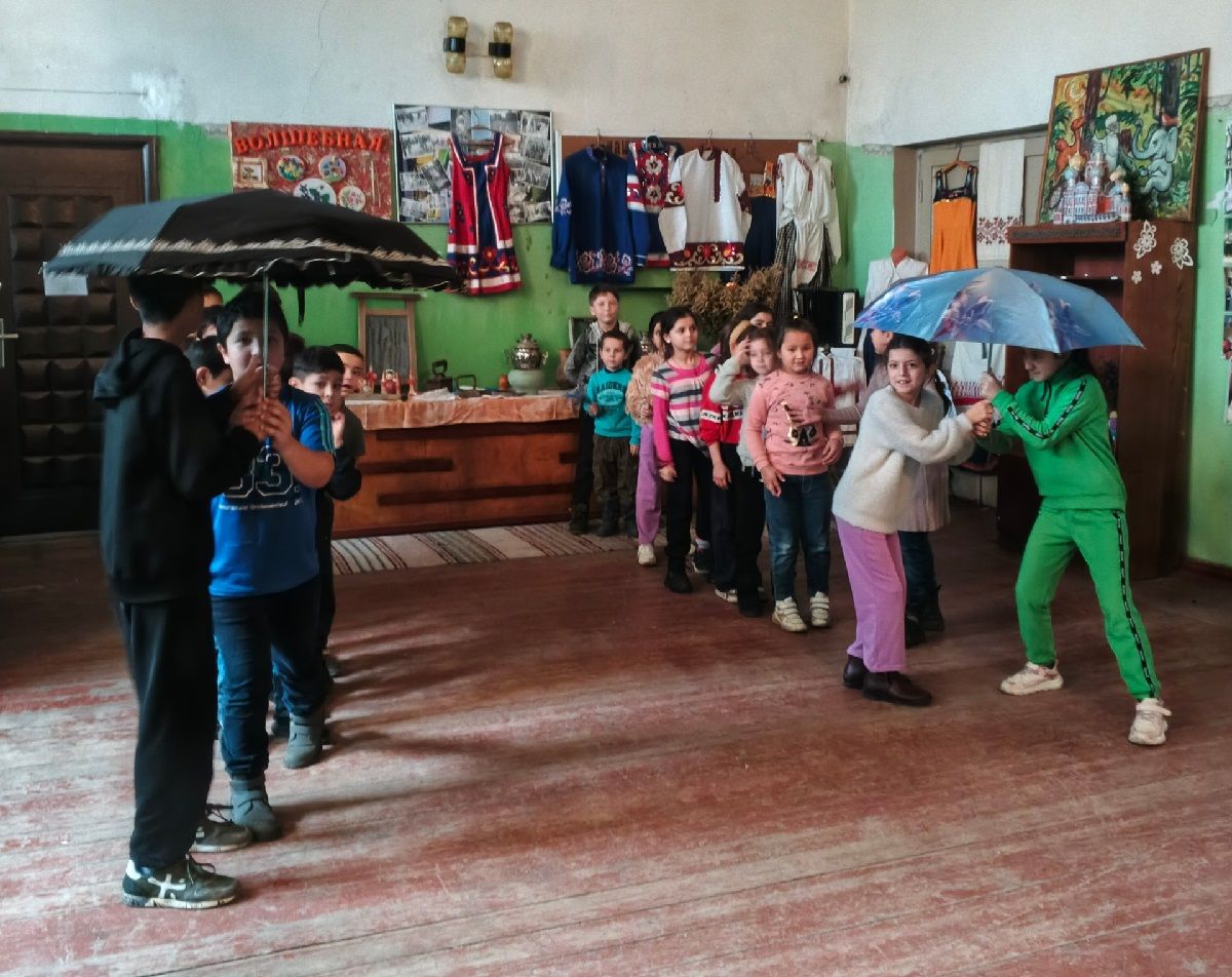 Кузовские школьники проводят каникулы в местном СДК