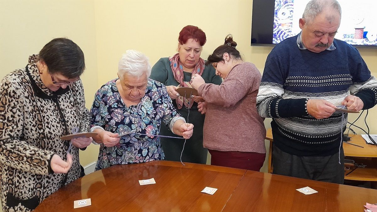 Богородицкие пенсионеры по-новому взглянули на привычную пуговицу Богородицкие пенсионеры по-новому взглянули на привычную пуговицу