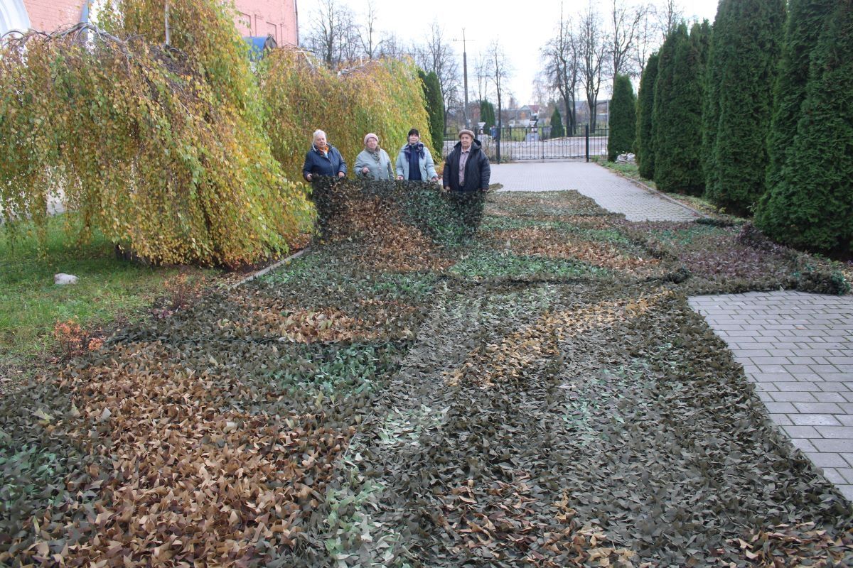 Активные жители Одоева изготовили бойцам тысячу сетей Активные жители Одоева изготовили бойцам тысячу сетей