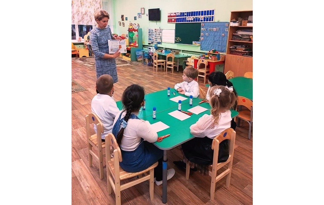 Богородицкие малыши знакомятся с государственной символикой еще в детском саду Богородицкие малыши знакомятся с государственной символикой еще в детском саду