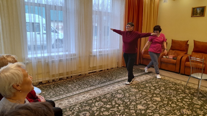 Медработник учил богородицких пенсионеров, как снизить риск падения