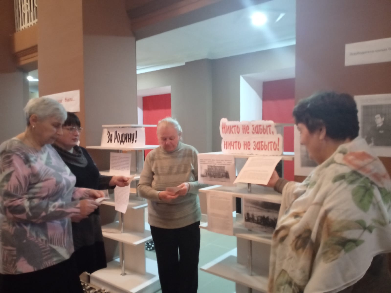 В ДК поселка Товарковский прошла выставка, посвященная героям-землякам В ДК поселка Товарковский прошла выставка, посвященная героям-землякам