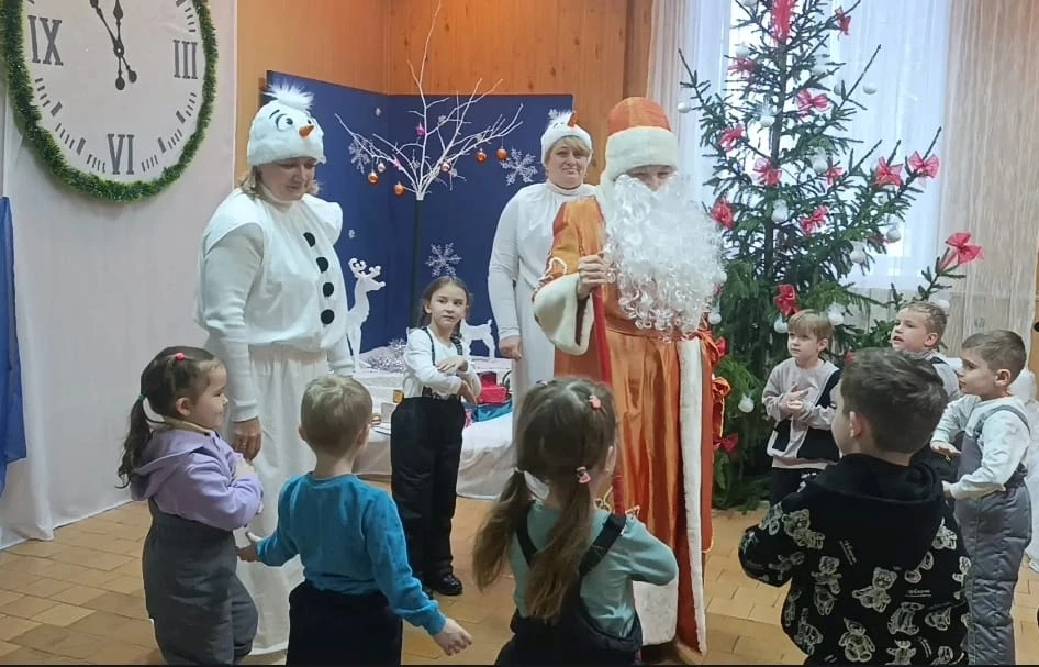 Сотрудники ЦНКиР подготовили для детей новогоднее представление Сотрудники ЦНКиР подготовили для детей новогоднее представление