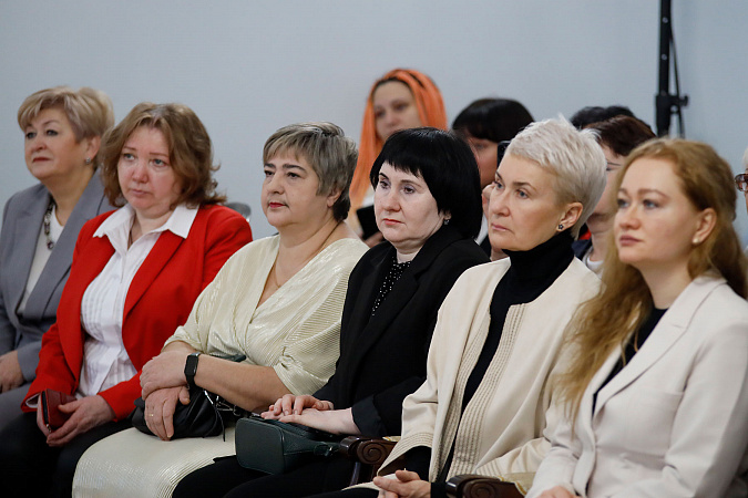 Дмитрий Миляев исполнил новогодние мечты троих детей в рамках акции «Ёлка желаний»