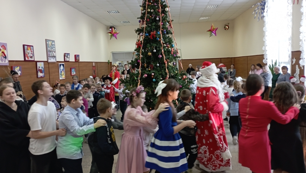 Товарковские артисты помогли зрителям погрузиться в мир народных сказок Товарковские артисты помогли зрителям погрузиться в мир народных сказок