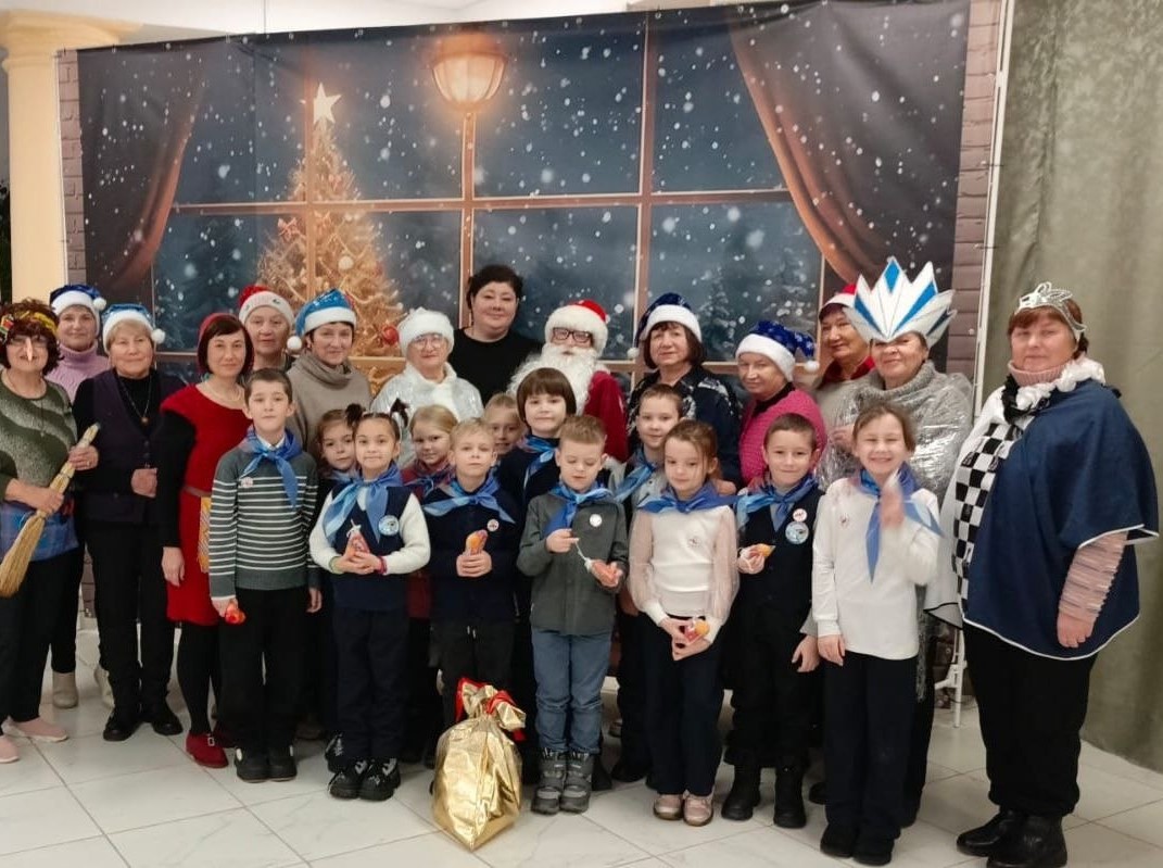 Учащиеся подготовили подарки для бойцов СВО Учащиеся подготовили подарки для бойцов СВО