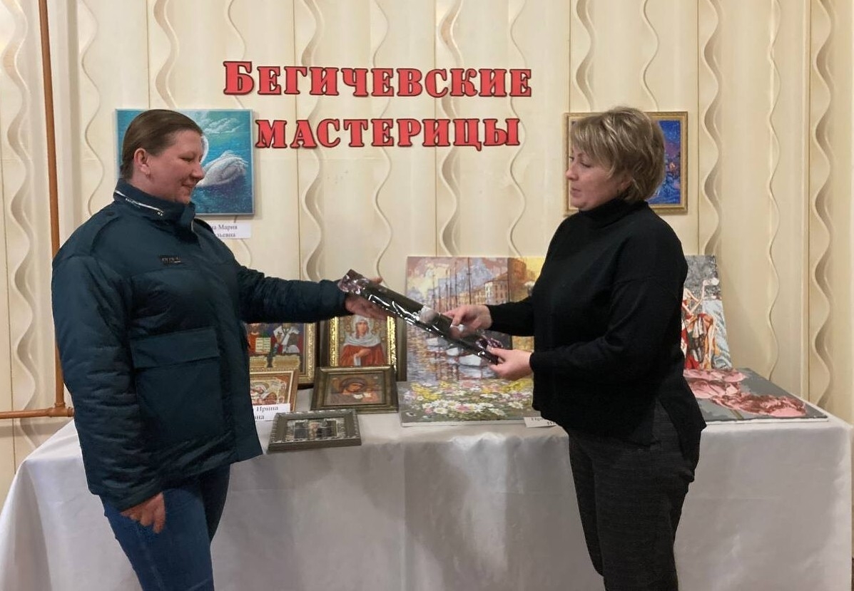 Бегичевские мастерицы выставили свои поделки на всеобщее обозрение Бегичевские мастерицы выставили свои поделки на всеобщее обозрение
