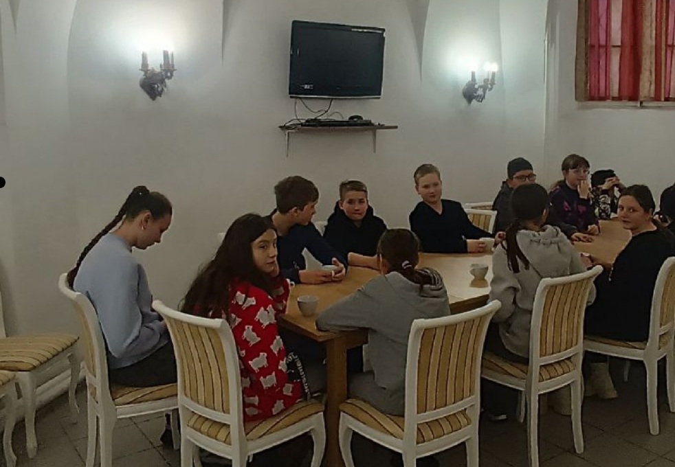 Юные богородицкие художники встретили праздник в графских апартаментах