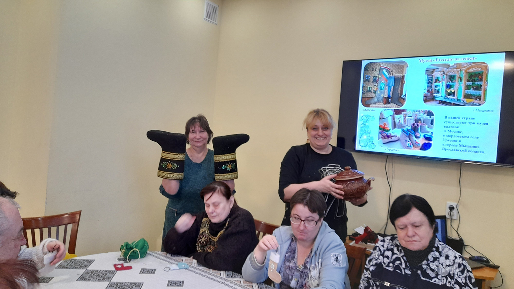 Богородицкие пенсионеры познакомились с историей русских валенок