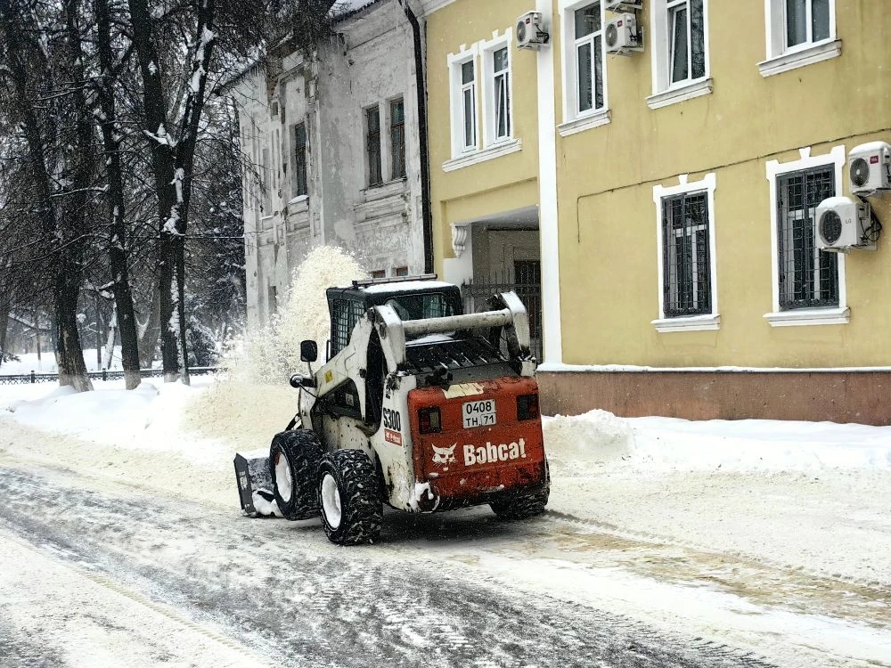 Городские службы Богородицка борются с последствиями снегопада