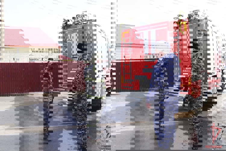 Росгвардейцы совместно с МЧС провели пожарно-тактические учения в Туле Росгвардейцы совместно с МЧС провели пожарно-тактические учения в Туле