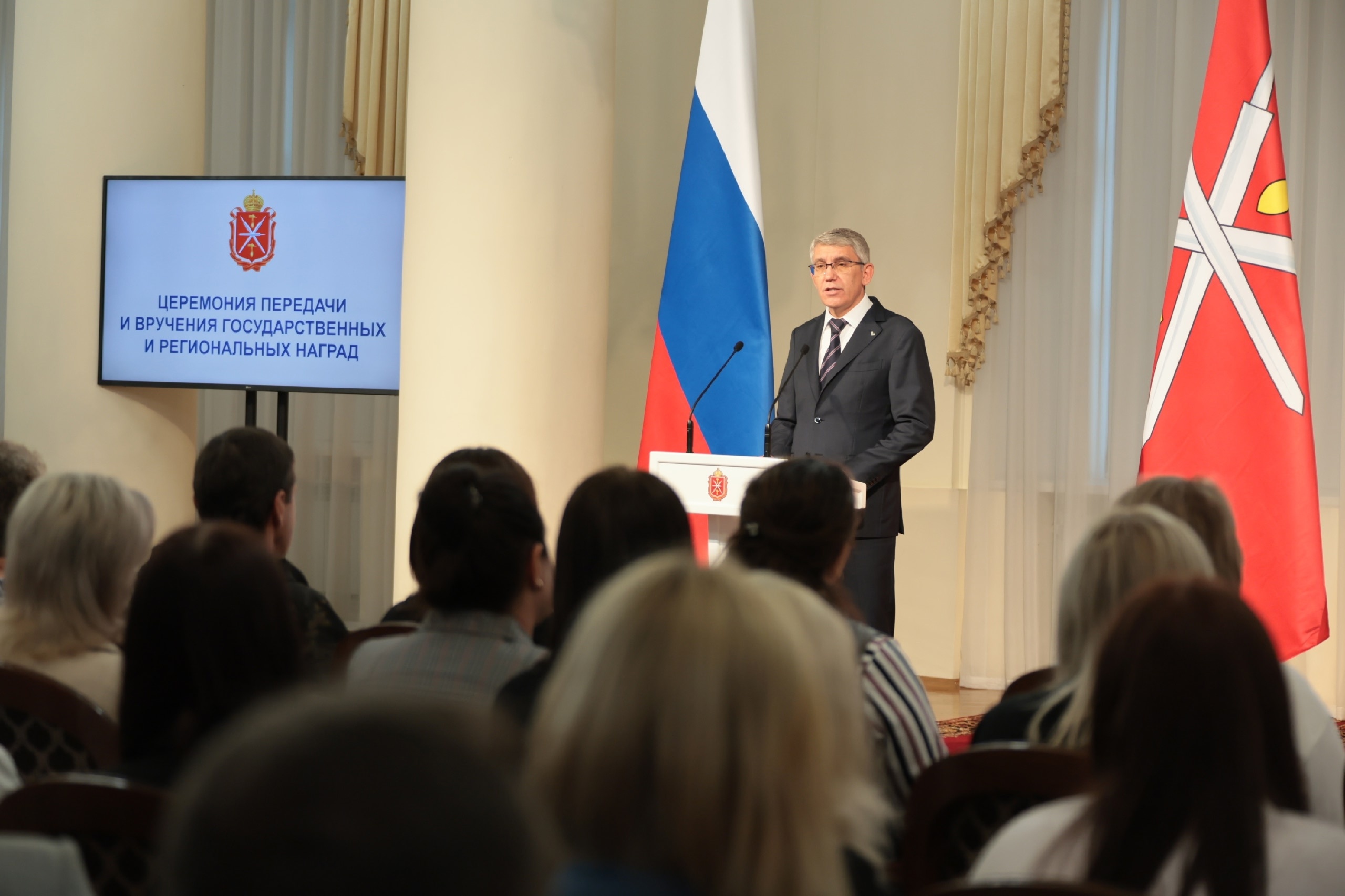 Губернатор вручил награды героям СВО