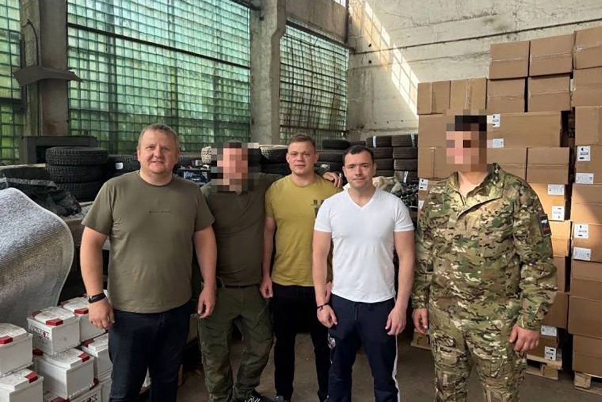 Евгений Смолянинов и Сергей Кожевников передали дополнительную помощь военнослужащим Евгений Смолянинов и Сергей Кожевников передали дополнительную помощь военнослужащим