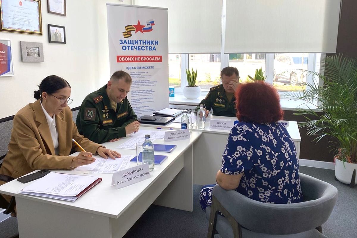 Военный прокурор Московского военного округа Андрей Попов провел прием в филиале фонда «Защитники Отечества» Военный прокурор Московского военного округа Андрей Попов провел прием в филиале фонда «Защитники Отечества»