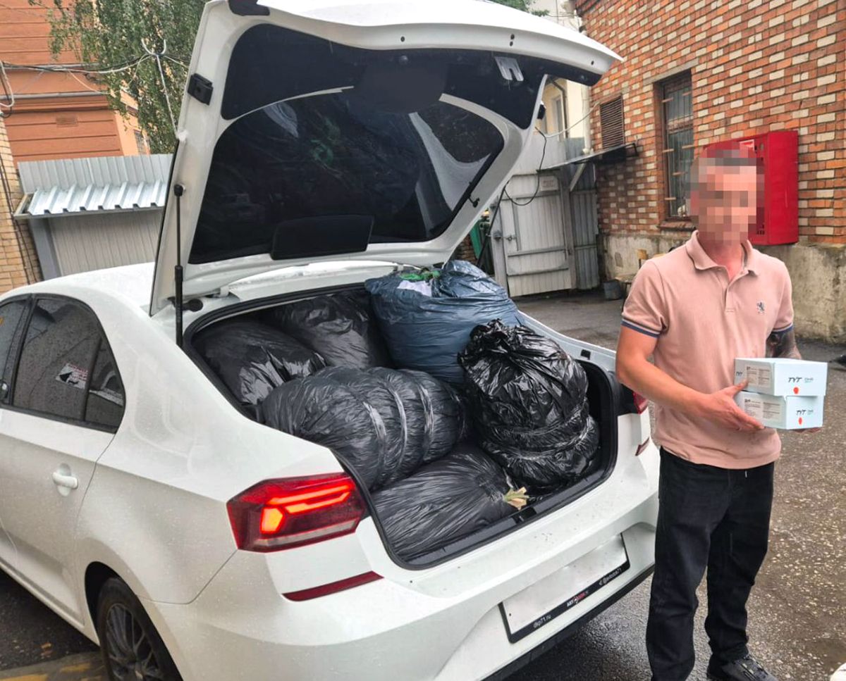 Журналисты вместе с волонтерами отправили в зону СВО гуманитарный груз Журналисты вместе с волонтерами отправили в зону СВО гуманитарный груз