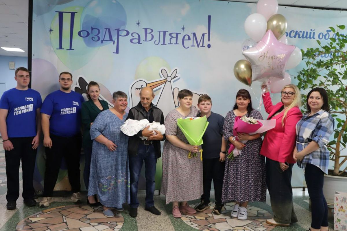 «Единая Россия» поздравила семьи тульских военнослужащих с рождением детей «Единая Россия» поздравила семьи тульских военнослужащих с рождением детей