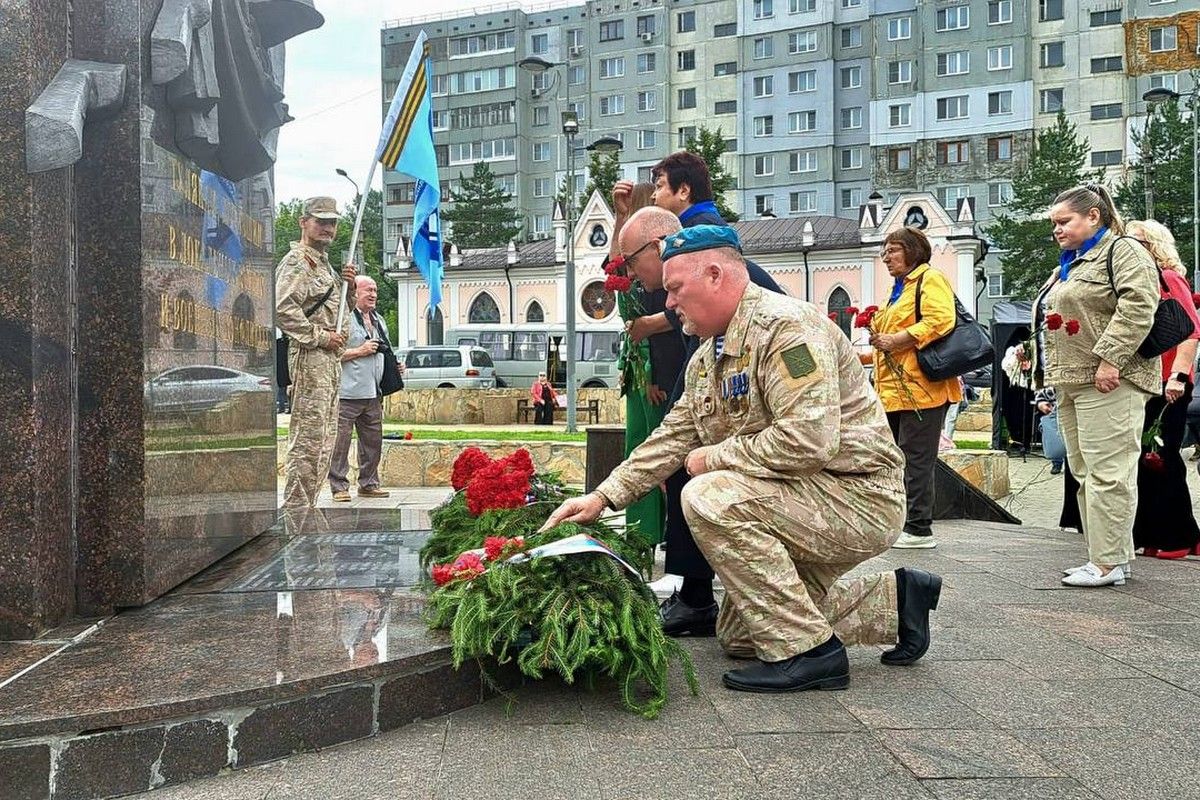 Константин Кузнецов: «Воинской удачи тем, кто защищает нас на наших рубежах» Константин Кузнецов: «Воинской удачи тем, кто защищает нас на наших рубежах»