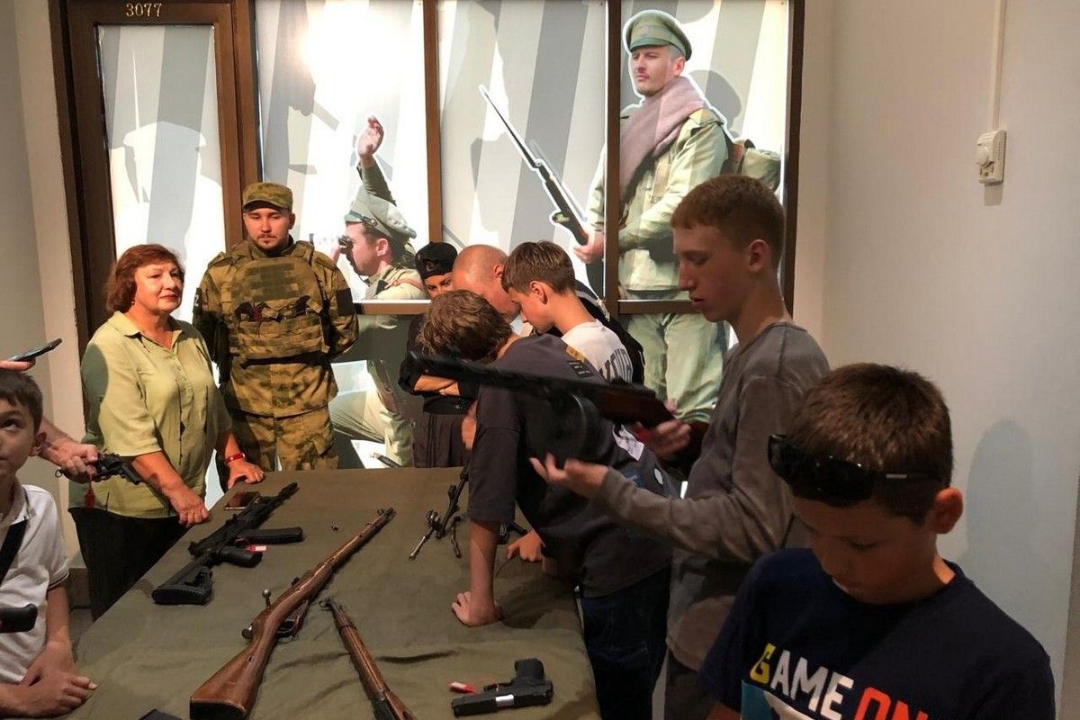Для семей бойцов СВО организован мастер-класс по стрелковому делу Для семей бойцов СВО организован мастер-класс по стрелковому делу