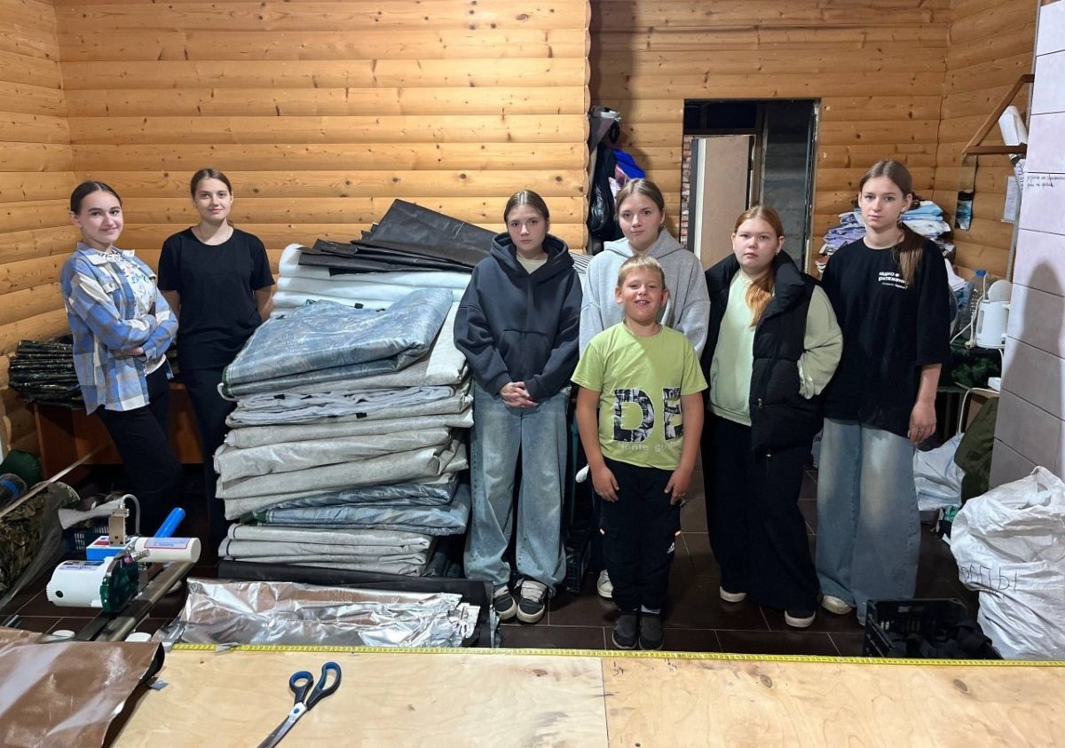 Юные волонтёры помогают бойцам СВО Юные волонтёры помогают бойцам СВО