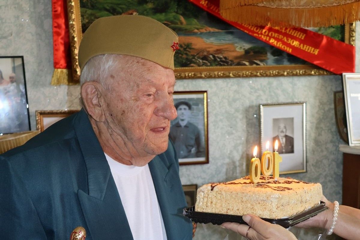 Бойцы СВО поздравили ветерана Великой Отечественной войны со столетием Бойцы СВО поздравили ветерана Великой Отечественной войны со столетием