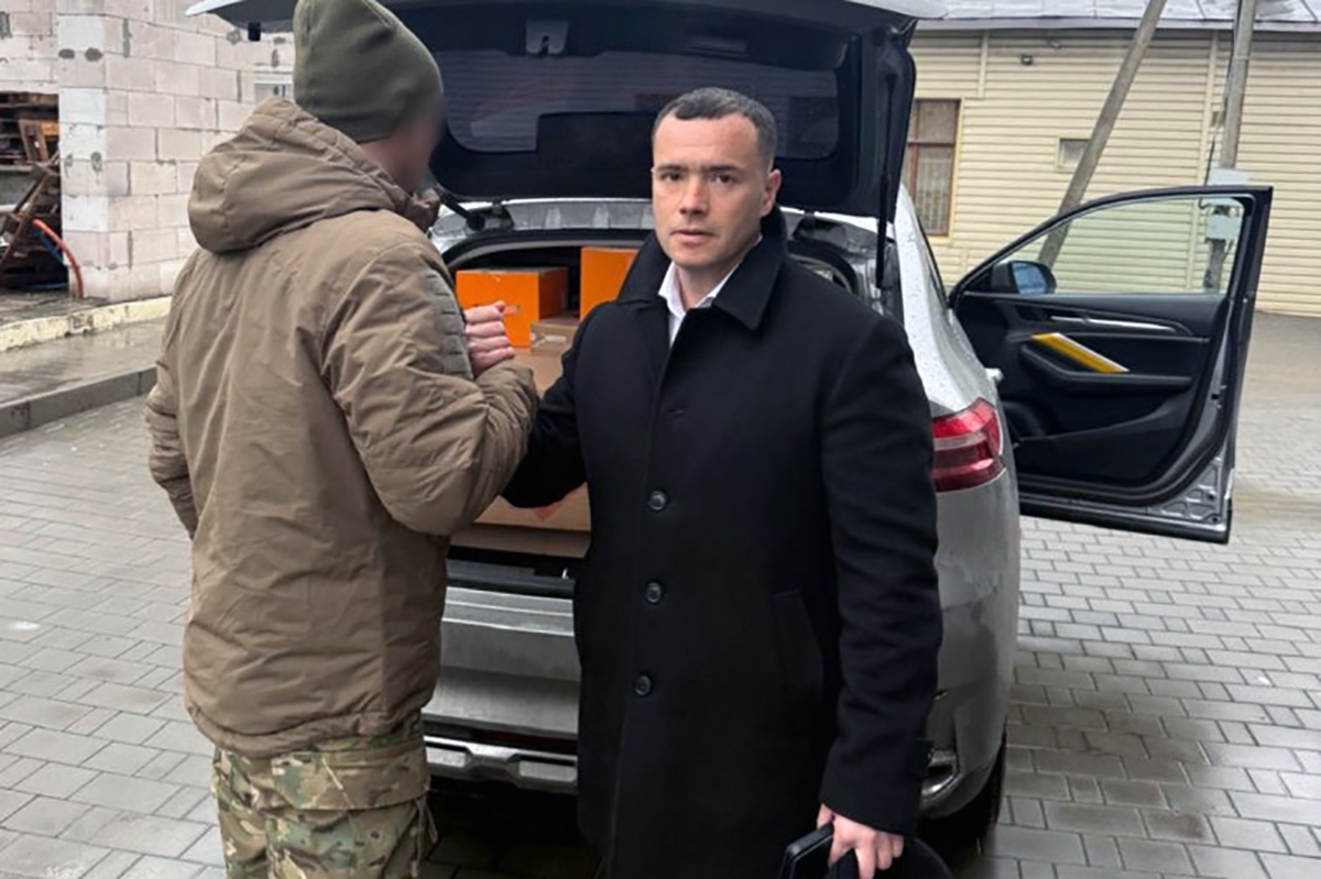 Евгений Смолянинов передал дополнительную помощь участникам спецоперации Евгений Смолянинов передал дополнительную помощь участникам спецоперации