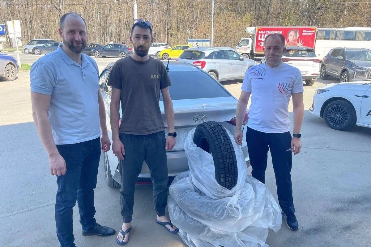 Алексей Ишутин и Александр Шахов оказали помощь волонтерской группе «Опора Тулы» Алексей Ишутин и Александр Шахов оказали помощь волонтерской группе «Опора Тулы»