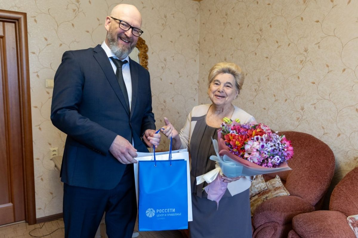 В «Россети Центр и Приволжье» поздравили с наступающим праздником Победы коллегу-ветерана В «Россети Центр и Приволжье» поздравили с наступающим праздником Победы коллегу-ветерана