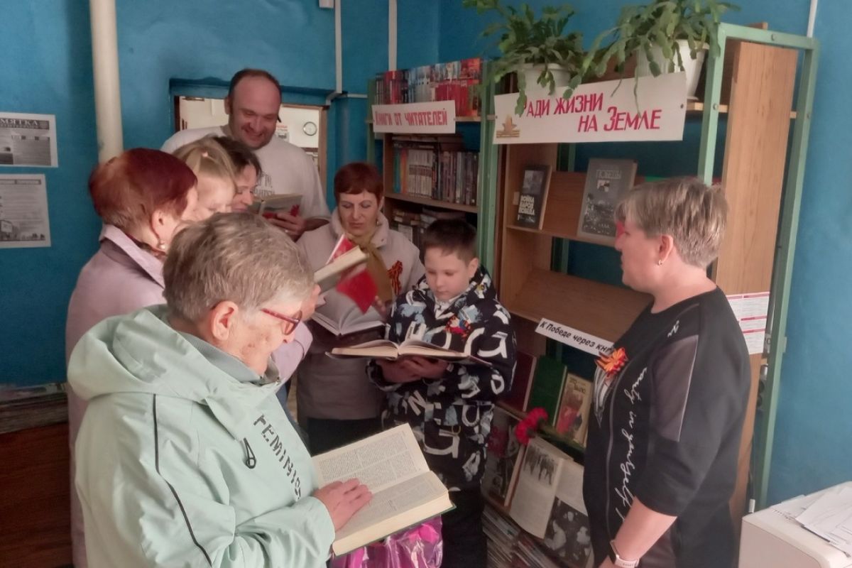В библиотеке микрорайона Руднева открылась выставка и прошла экскурсия В библиотеке микрорайона Руднева открылась выставка и прошла экскурсия