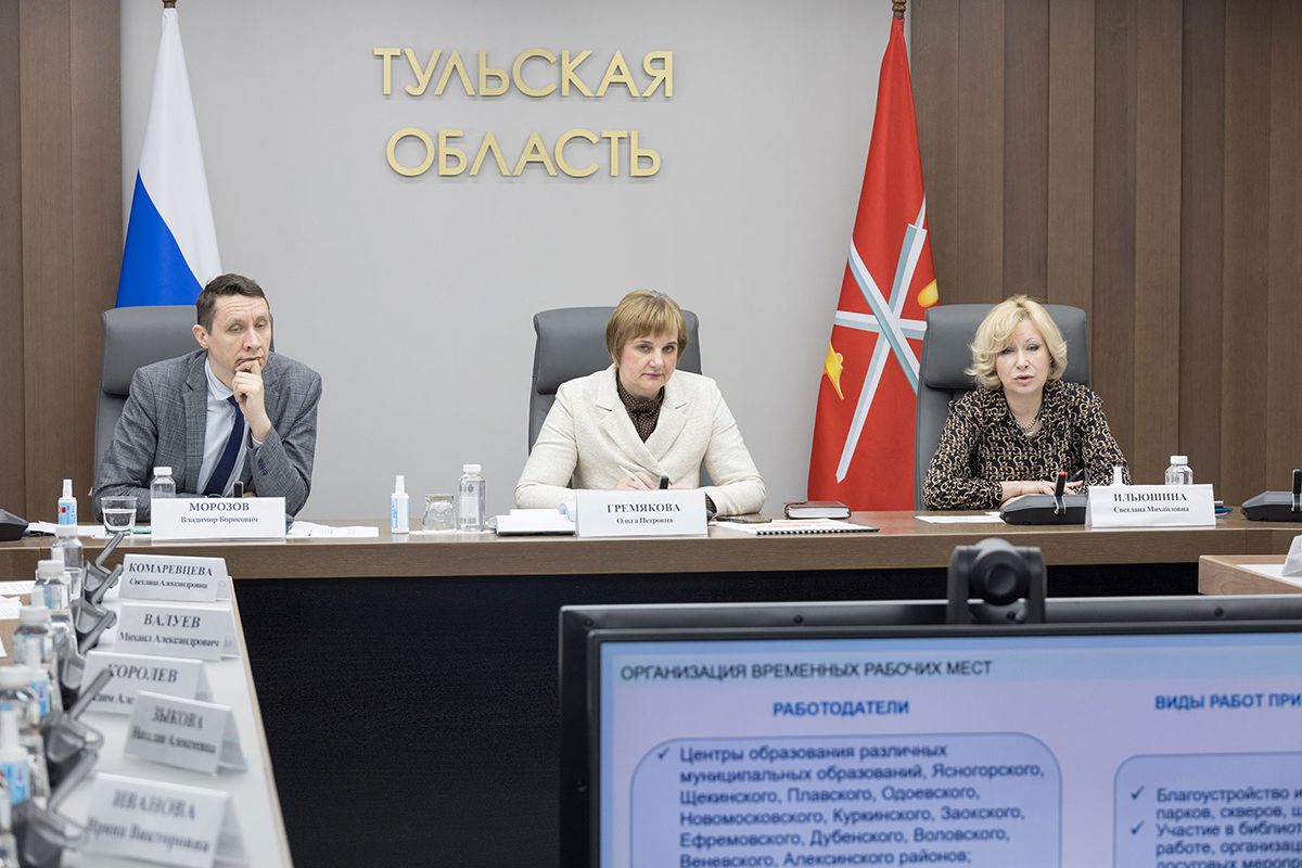 Около 10 тысяч подростков смогут устроиться на летнюю работу Около 10 тысяч подростков смогут устроиться на летнюю работу