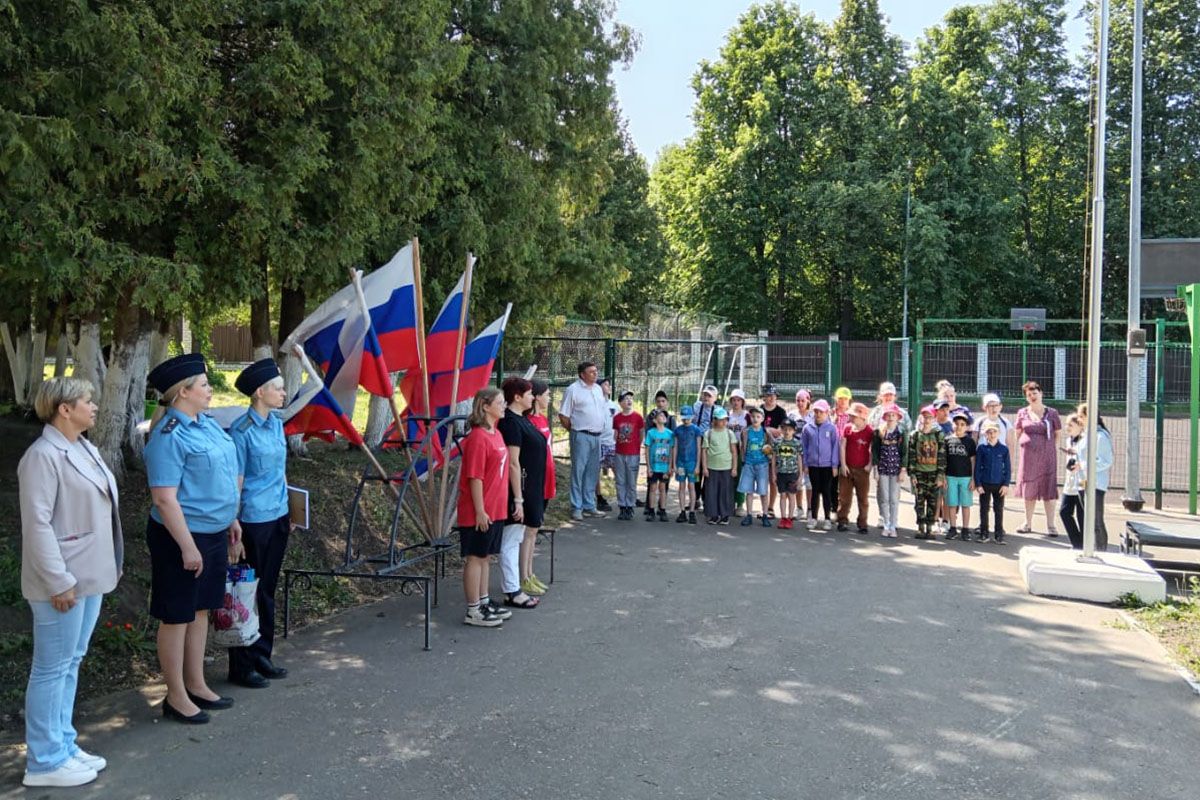 В Донской школе № 1 на Бобрик-Горе открылась летняя лагерная смена «Мечтатели» В Донской школе № 1 на Бобрик-Горе открылась летняя лагерная смена «Мечтатели»