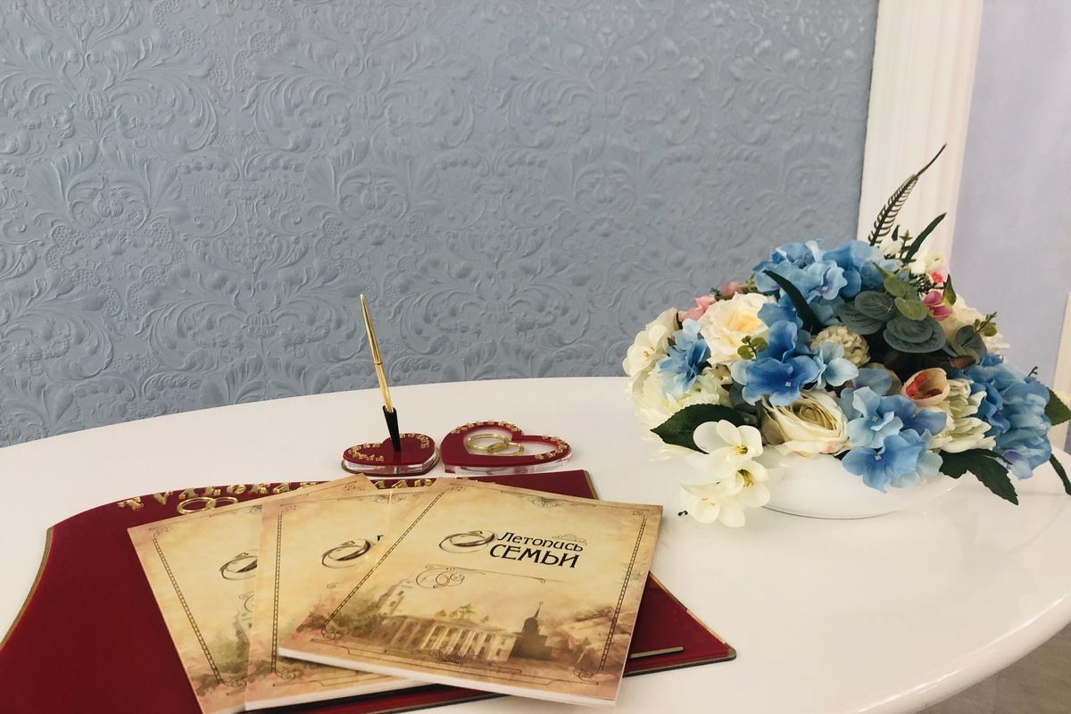 Дончанам предлагают принять участие в областном конкурсе на лучшую «Летопись семьи» Дончанам предлагают принять участие в областном конкурсе на лучшую «Летопись семьи»