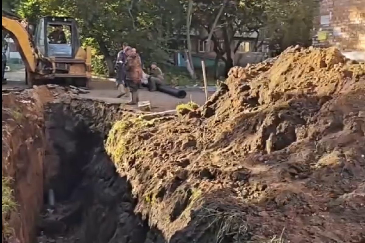 В Центральном микрорайоне начаты работы по замене канализационного коллектора В Центральном микрорайоне начаты работы по замене канализационного коллектора