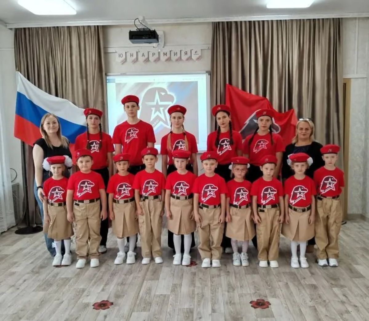 Дошколята из «Капельки» стали юнармейцами Дошколята из «Капельки» стали юнармейцами