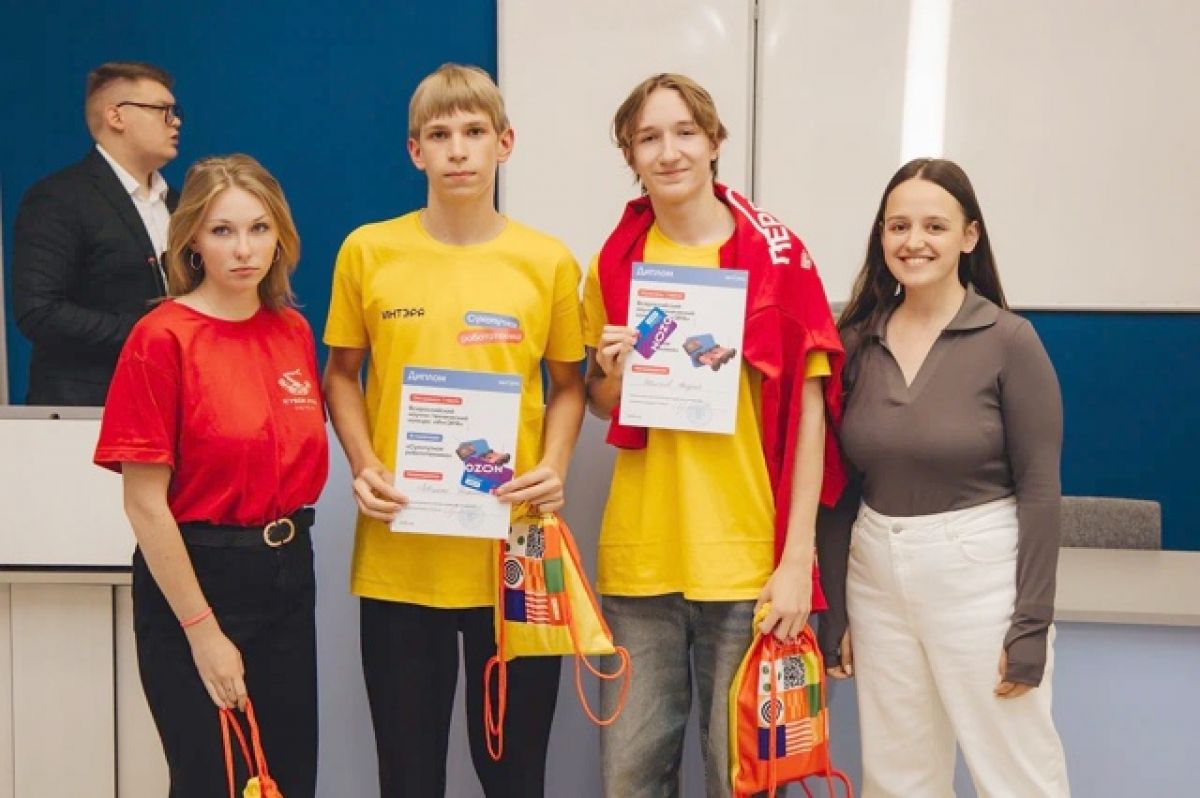 Дончанин вышел в финал международных соревнований по робототехнике Дончанин вышел в финал международных соревнований по робототехнике