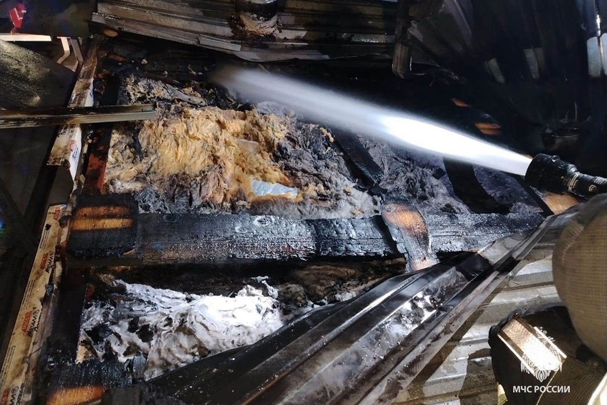 В Донском горело заброшенное здание В Донском горело заброшенное здание