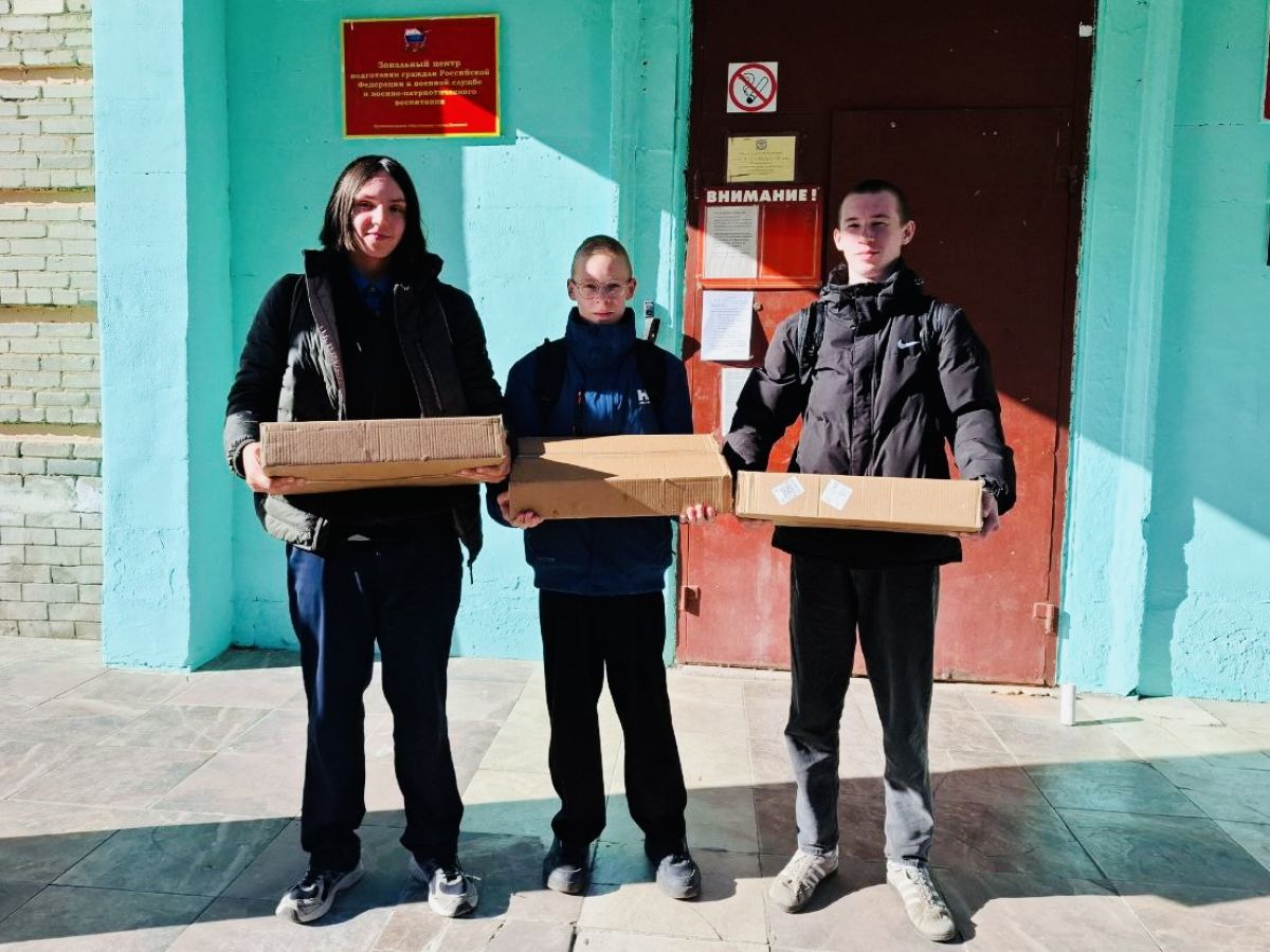 Елена Гребнева передала парафин волонтерам Донского Елена Гребнева передала парафин волонтерам Донского