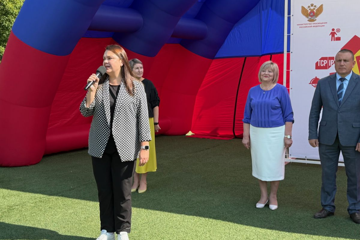 Елена Гребнева поздравила дончан с Днем Знаний Елена Гребнева поздравила дончан с Днем Знаний