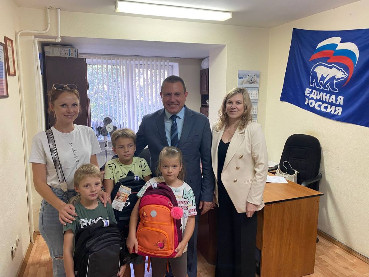 В Донском детям вручили подарки к школе В Донском детям вручили подарки к школе