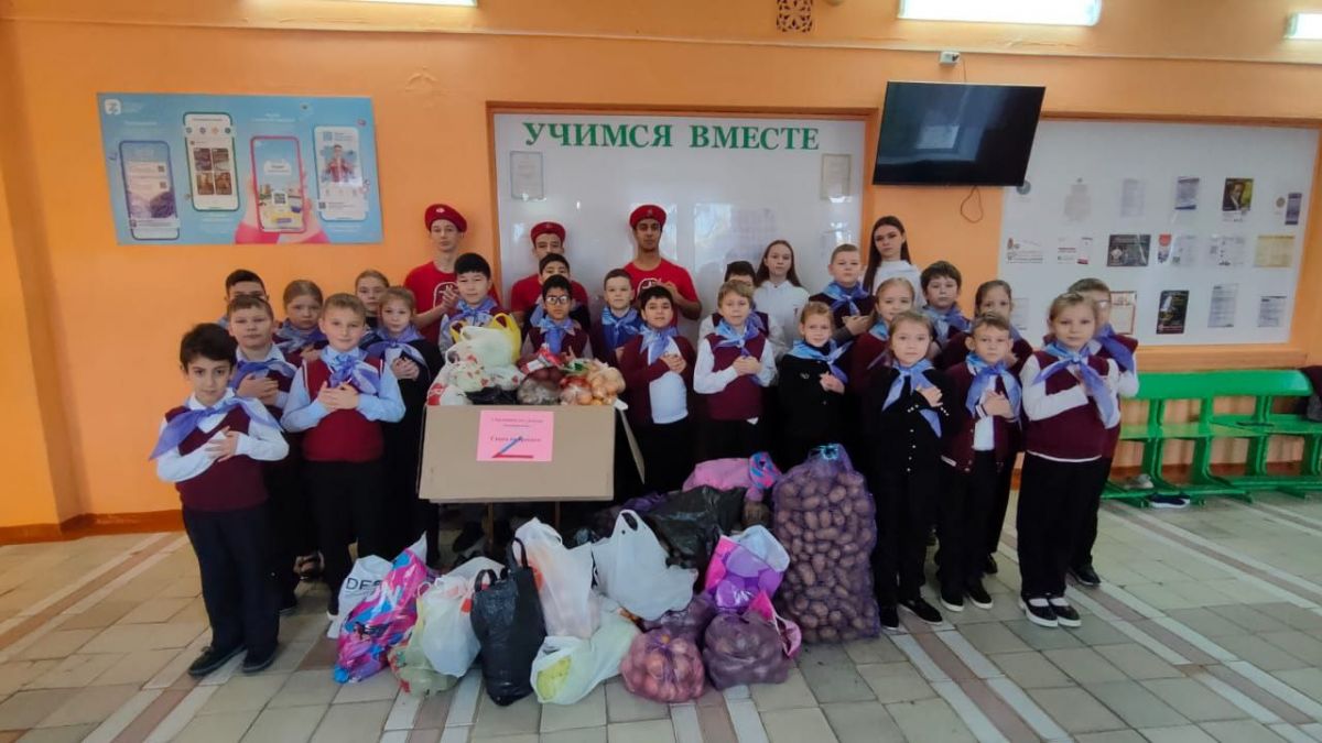 Юнармейцы школы № 7 собрали овощи для «Донской самоварочки» Юнармейцы школы № 7 собрали овощи для «Донской самоварочки»