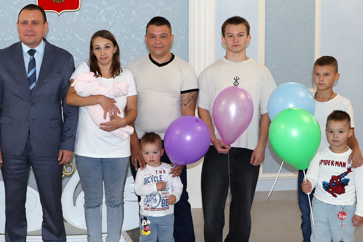 Секрет счастья – большая дружная семья Секрет счастья – большая дружная семья