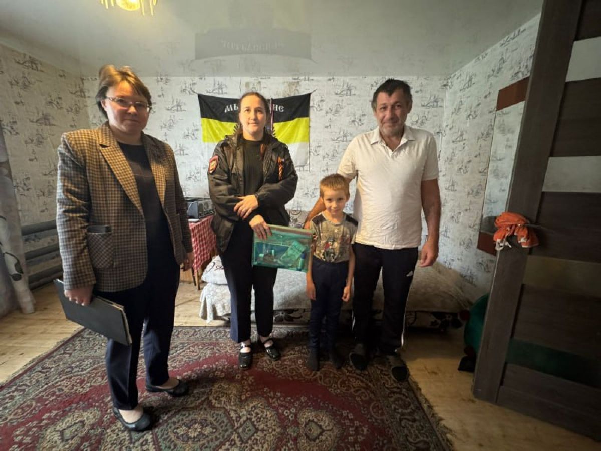 В Донском полицейские провели акцию «Помоги пойти учиться» В Донском полицейские провели акцию «Помоги пойти учиться»