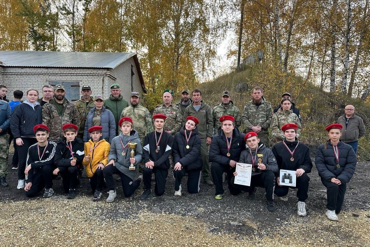 Команда школы № 2 - победители военно-спортивной игры в Новомосковске Команда школы № 2 - победители военно-спортивной игры в Новомосковске