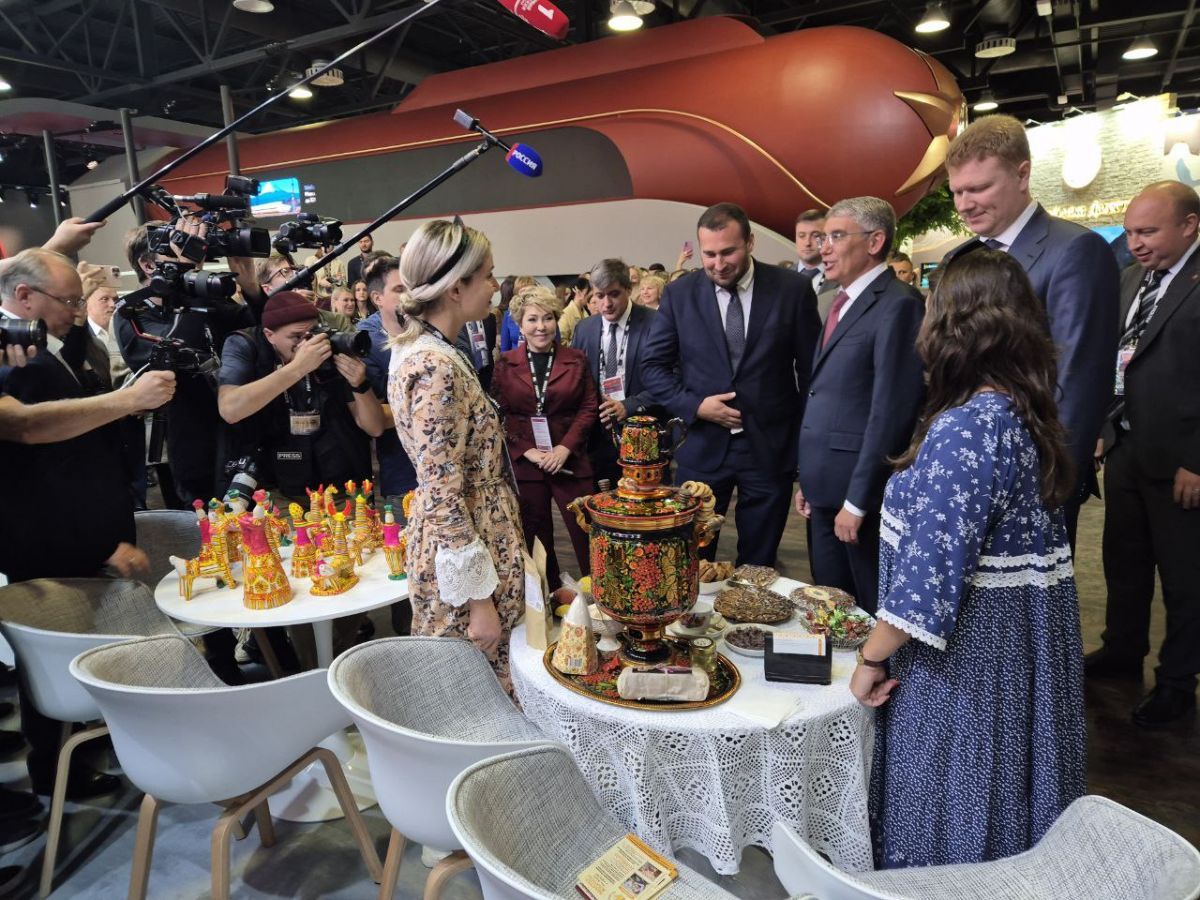 Дмитрий Миляев посетил стенд региона на выставке «Регион-2030. Платформа Будущего» Дмитрий Миляев посетил стенд региона на выставке «Регион-2030. Платформа Будущего»