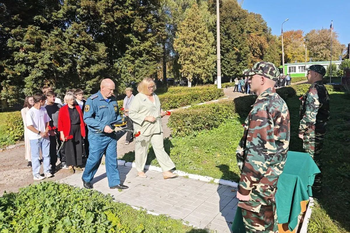 В Донском политехническом колледже прошел митинг памяти огнеборца Павла Макарочкина В Донском политехническом колледже прошел митинг памяти огнеборца Павла Макарочкина