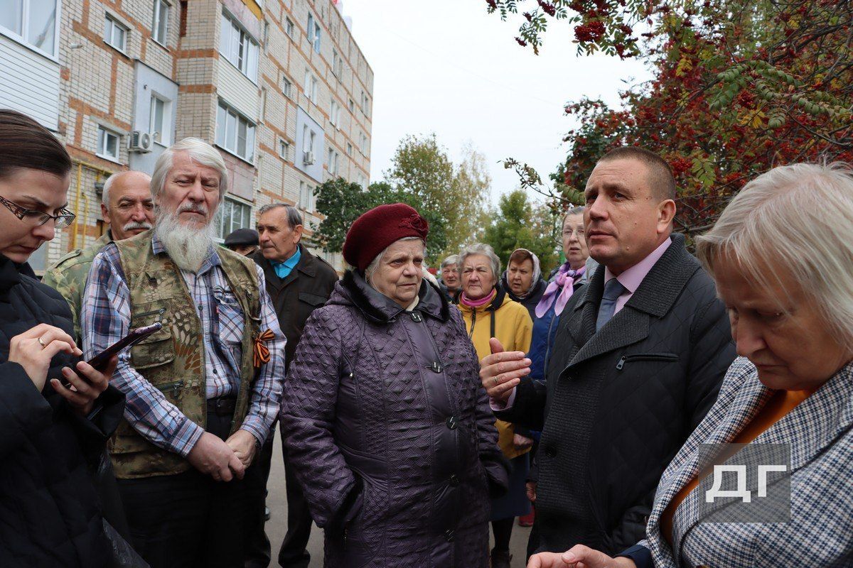 Проект строительства нового дома в Северо-Задонске пересмотрят по требованиям жителей Проект строительства нового дома в Северо-Задонске пересмотрят по требованиям жителей