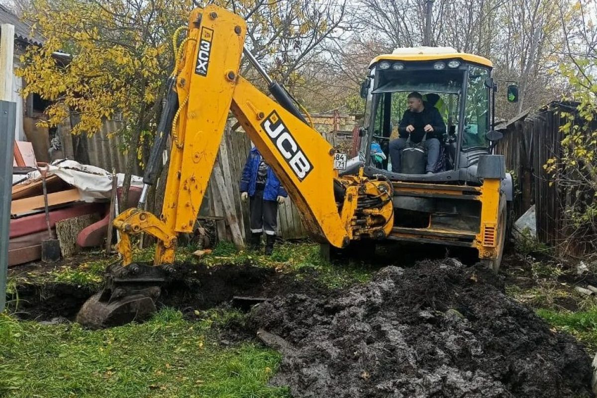 В Донском идут работы по замене водопроводных сетей В Донском идут работы по замене водопроводных сетей