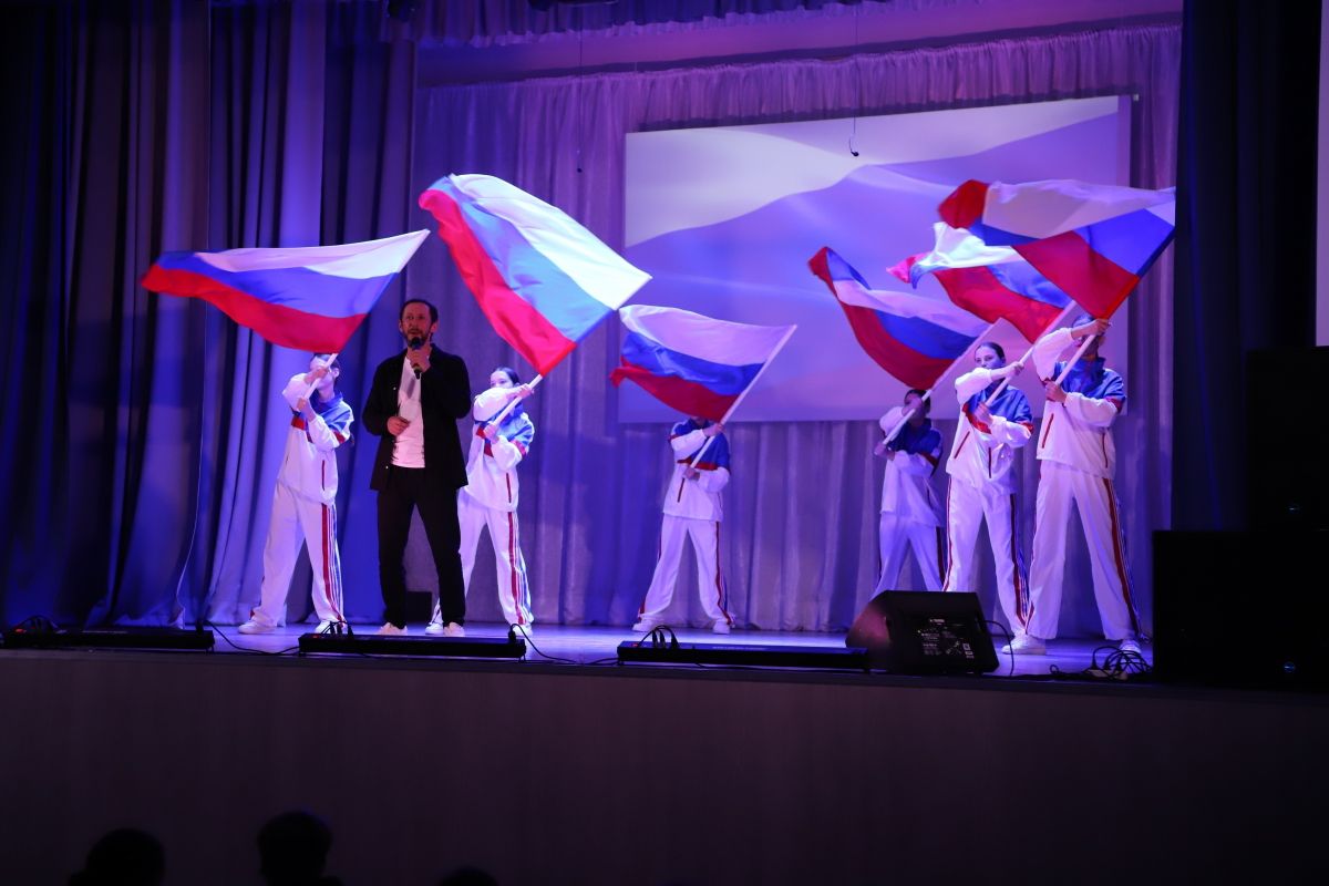 В Центре культуры и досуга отметили День Государственного флага России В Центре культуры и досуга отметили День Государственного флага России